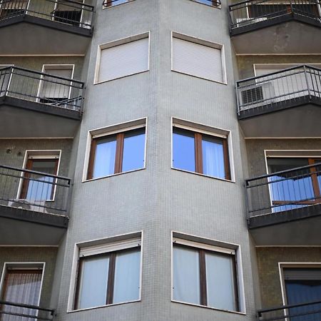 Your Window On The City - Via Gioia Apartment Милано Екстериор снимка