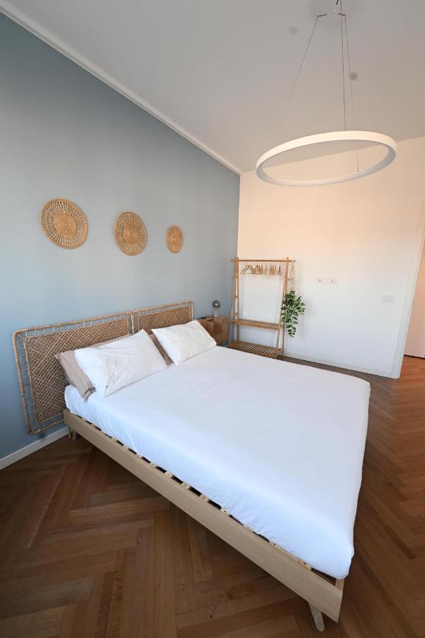 Your Window On The City - Via Gioia Apartment Милано Екстериор снимка