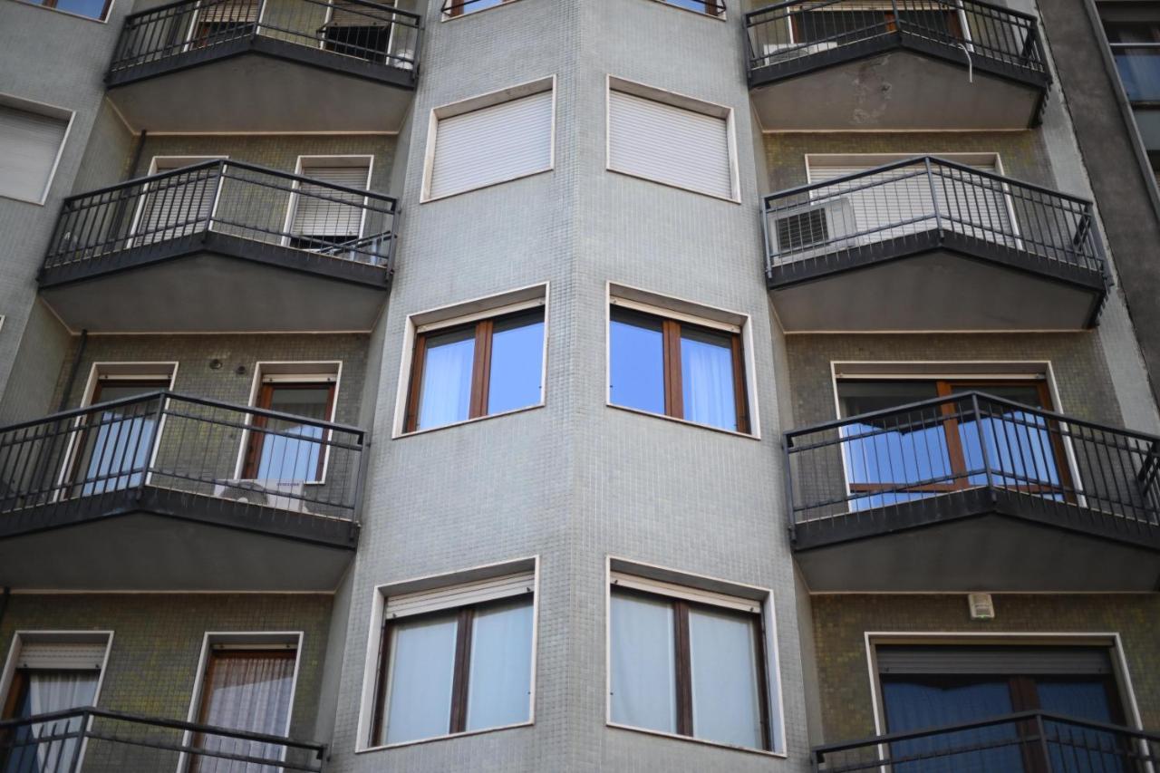 Your Window On The City - Via Gioia Apartment Милано Екстериор снимка